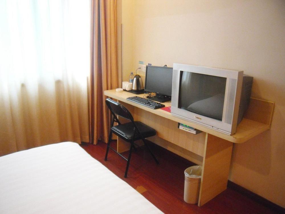 Hanting Express Shanghai Middle Sichuan Road Εξωτερικό φωτογραφία
